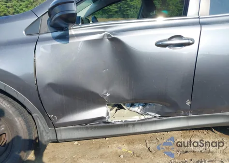 2015 Toyota Rav4 Le z USA, uszkodzony, nr VIN 2T3BFREVXFW241231